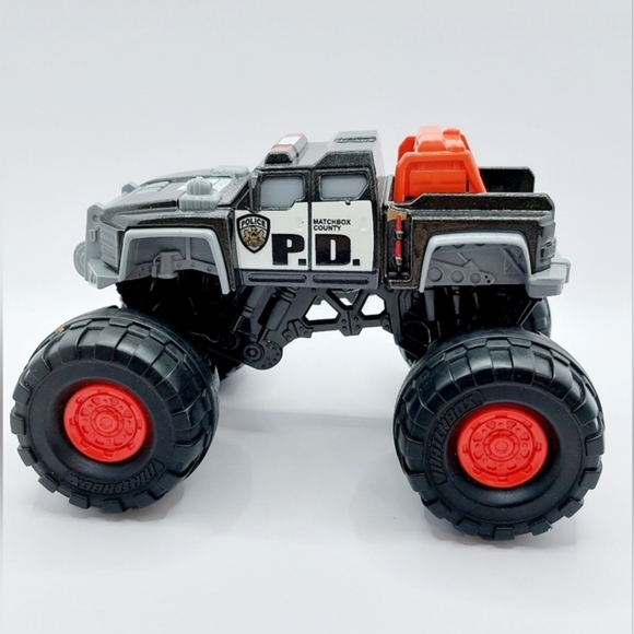 Matchbox On A Mission Police PD Truck 7" Diecast 1:24 Scale Model Crime Defender - Picture 3 of 8